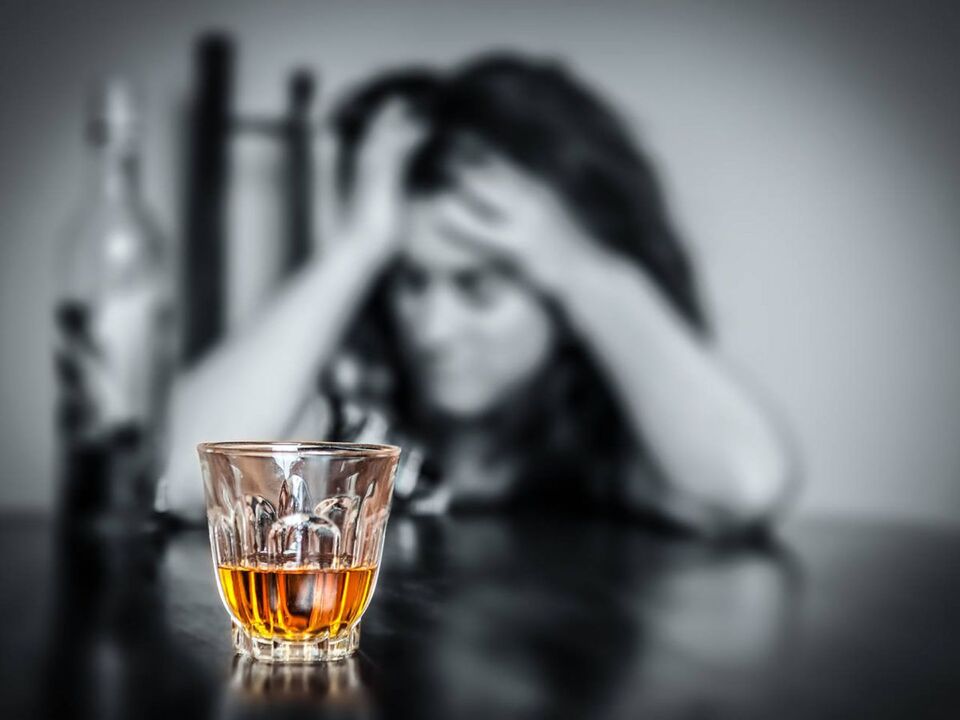Constant stress pushes a woman to drink alcohol